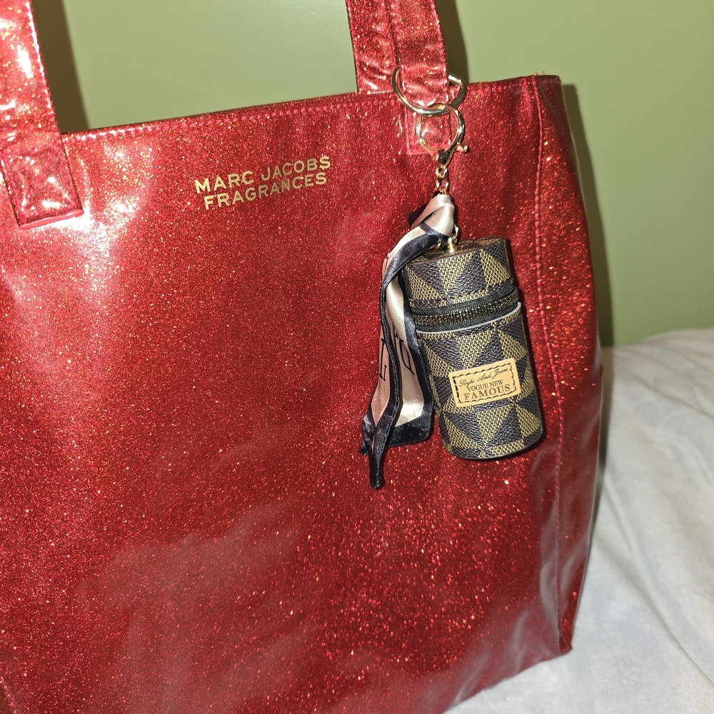 MARC JACOBS FRAGRANCE RED SHIMMER TOTE BAG - Picture 7 of 8